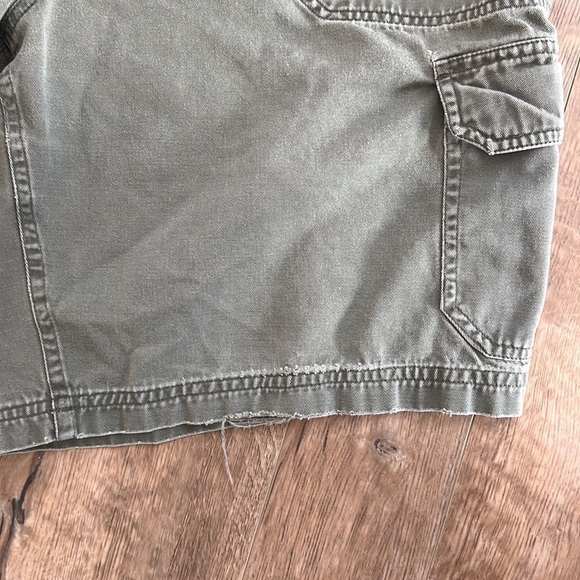 Vintage Cherokee Distressed Olive Green Cargo Utility Shorts - Picture 8 of 8
